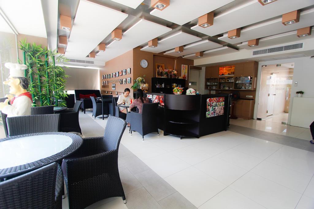 Krongthong Mansion & Hotel Bangkok Bagian luar foto